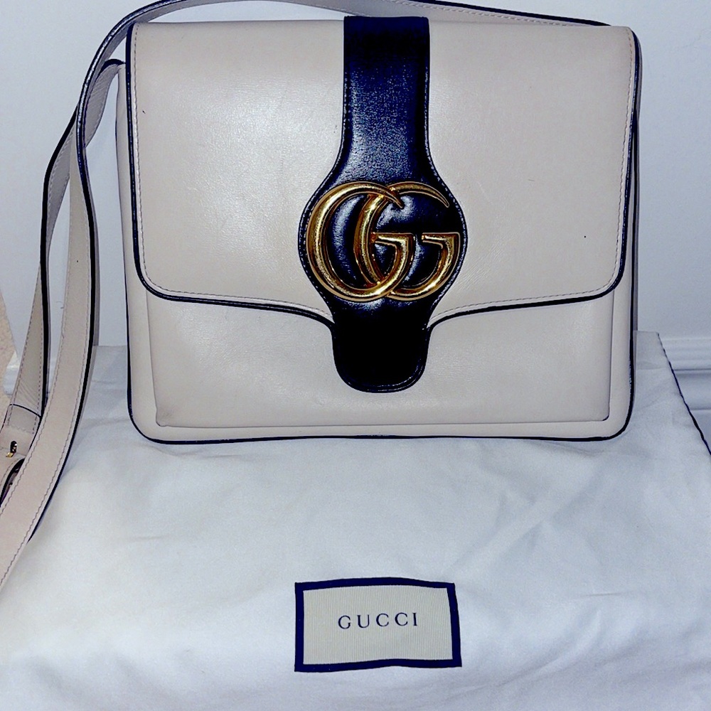 Real Gucci crossbody bag. In fairly good condition please see pictures.